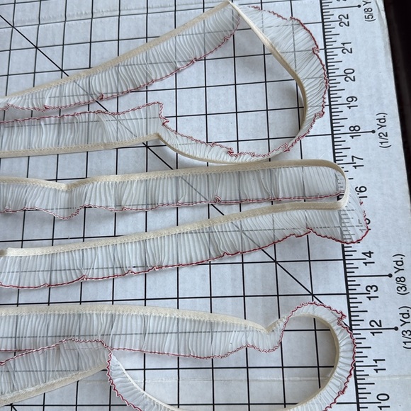 Vintage 1940s Off-White Sheer Pleated Trim with Red Overlock Edge – 11 Yards - Picture 5 of 13